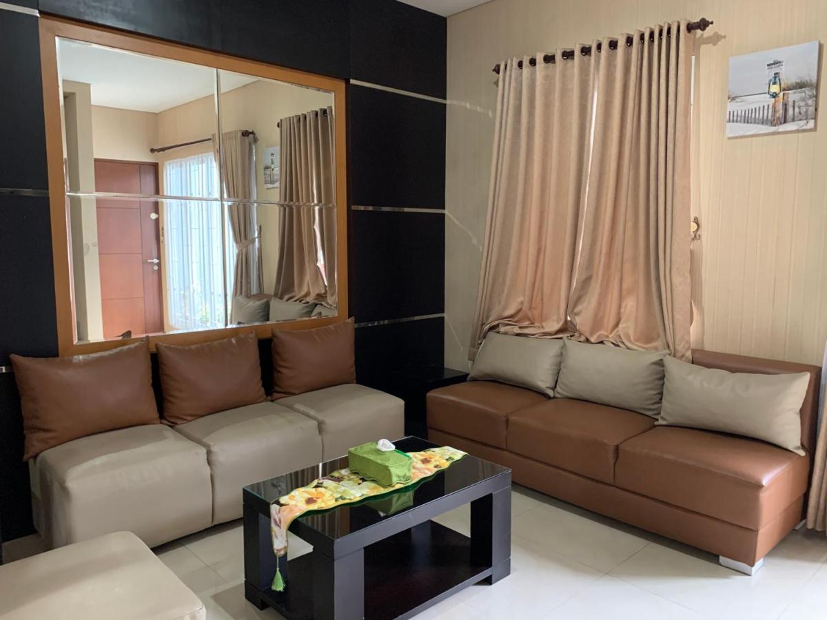 Platinum Setramurni Guest House Bandung 3Br Екстер'єр фото