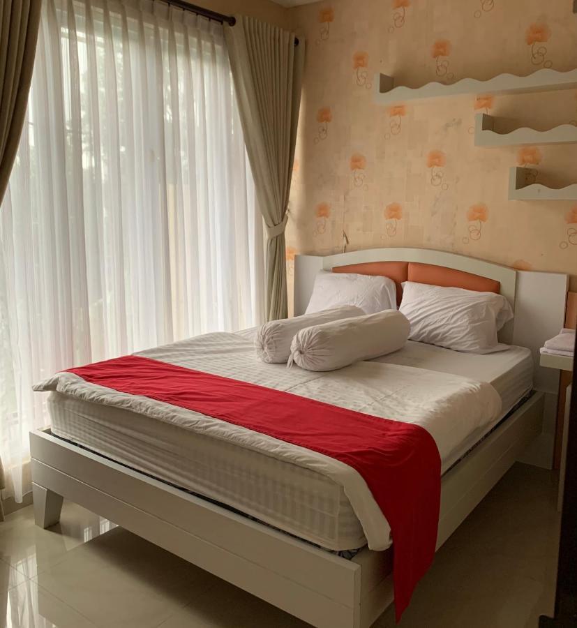 Platinum Setramurni Guest House Bandung 3Br Екстер'єр фото